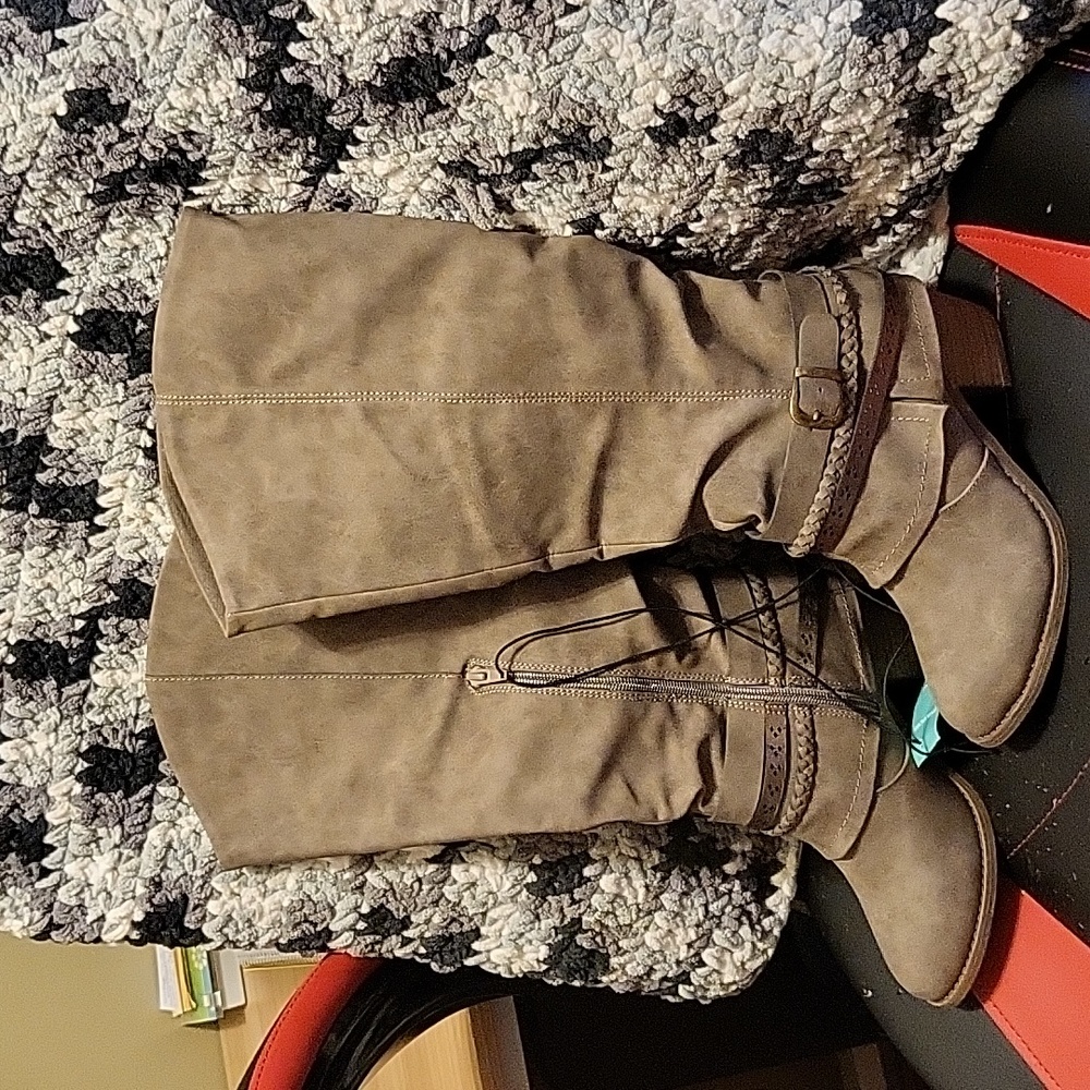 NWT boots